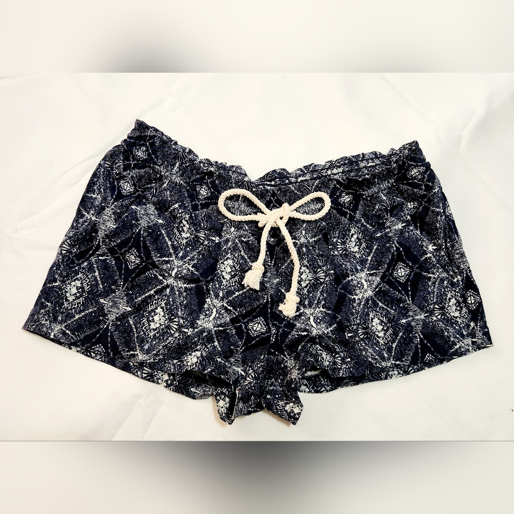 New Roxy Oceanside Dobby Shorts. Size L